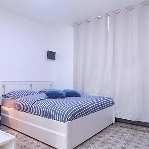 Maison Lydie - Meuble De 3 Etoiles , Charleroi België